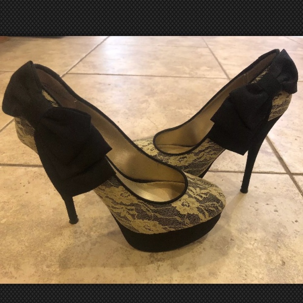 Lacey high heels - black and cream with bows